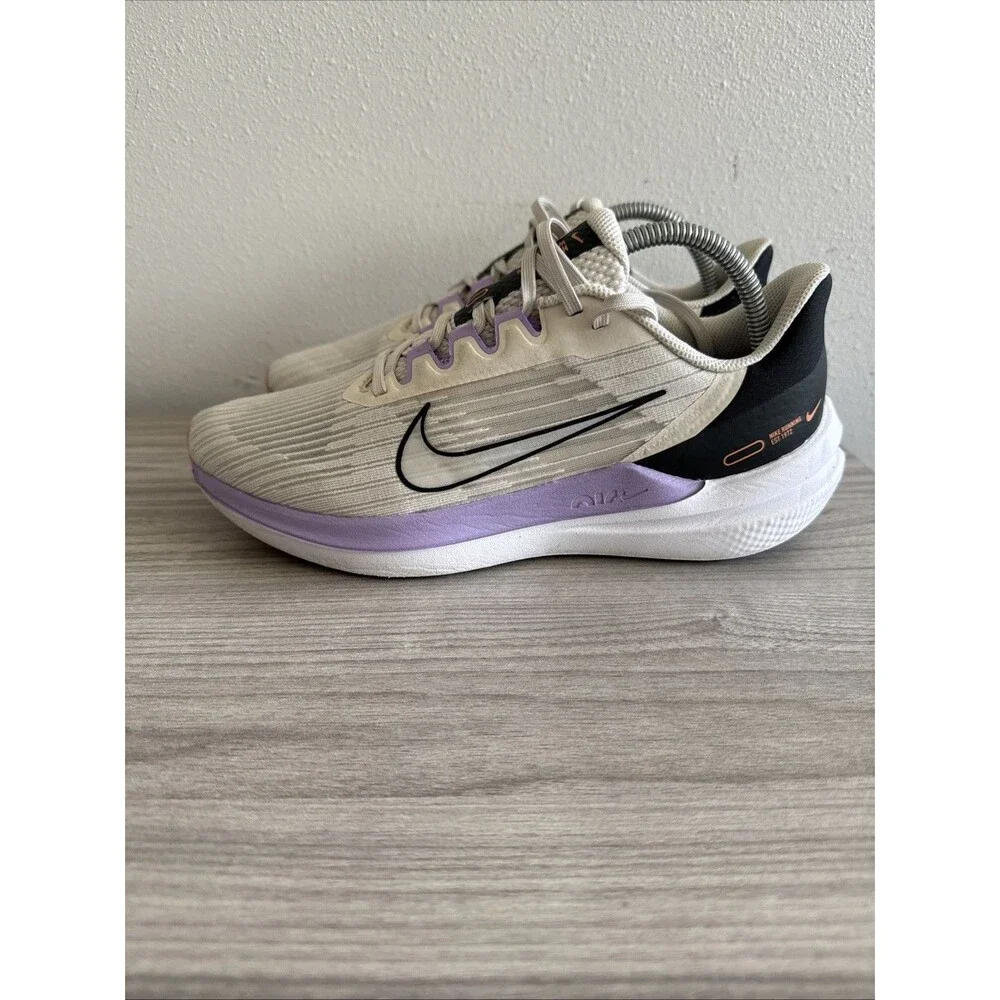 Nike Women’s Air Winflo 9 ‘Light Orewood Brown’ DD8686-103 Shoes Women’s Size 9‎